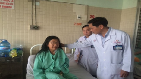 Xông vào tiệm Internet cắt cổ nữ nhân viên, cướp 3 triệu đồng